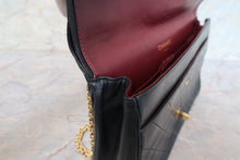 Load image into Gallery viewer, CHANEL Matelasse double flap chain shoulder bag Lambskin Black/Gold hadware Shoulder bag 700100073
