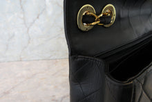 Load image into Gallery viewer, CHANEL Medium Matelasse single flap chain shoulder bag Lambskin Black/Gold hadware Shoulder bag 700090125
