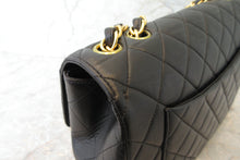 Load image into Gallery viewer, CHANEL Medium Matelasse single flap chain shoulder bag Lambskin Black/Gold hadware Shoulder bag 700090123
