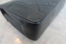 Load image into Gallery viewer, CHANEL  Diana matelasse chain shoulder bag Lambskin Black/Gold hadware Shoulder bag 800030130
