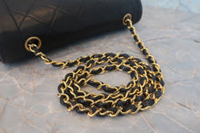 Load image into Gallery viewer, CHANEL  Diana matelasse chain shoulder bag Lambskin Black/Gold hadware Shoulder bag 800030130

