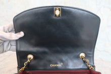 Load image into Gallery viewer, CHANEL  Diana matelasse chain shoulder bag Lambskin Black/Gold hadware Shoulder bag 800030130

