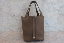 画像をギャラリービューアに読み込む, HERMES／エルメス ピコタンロックＭＭ トリヨンクレマンス エトゥープ C刻印 ハンドバッグ 800020093
