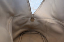 Load image into Gallery viewer, HERMES／BOLIDE 31 Clemence leather Craie D Engraving Shoulder bag 700100058
