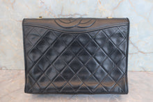 Load image into Gallery viewer, CHANEL Matelasse chain shoulder bag Lambskin Black/Gold hadware Shoulder bag 800030146
