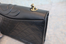 Load image into Gallery viewer, CHANEL Matelasse chain shoulder bag Lambskin Black/Gold hadware Shoulder bag 800030146
