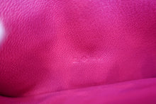 Load image into Gallery viewer, HERMES  Bearn Soufflet Crocodile Alligator Rose Sherazard □Q Engraving Wallet 400050183
