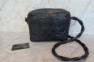 CHANEL Medium Matelasse shoulder bag Lambskin Black/Gold hadware Shoulder bag 700100112