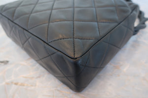 CHANEL Medium Matelasse shoulder bag Lambskin Black/Gold hadware Shoulder bag 700100112