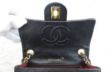 Load image into Gallery viewer, CHANEL Mini Matelasse single flap chain shoulder bag Lambskin Black/Gold hadware Shoulder bag 700010165
