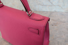 Load image into Gallery viewer, HERMES KELLY 28 Chevre myzore goatskim Fuschia pink □J Engraving Shoulder bag 800040161
