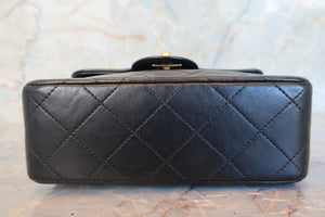 CHANEL Mini matelasse chain shoulder bag Lambskin Black/White/Gold hadware Shoulder bag 700100077