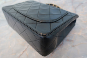 CHANEL Mini matelasse chain shoulder bag Lambskin Black/White/Gold hadware Shoulder bag 700100077