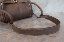 Load image into Gallery viewer, HERMES LINDY 26 Clemence leather Etoupe gray □N Engraving Shoulder bag 700040158
