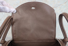 Load image into Gallery viewer, HERMES LINDY 26 Clemence leather Etoupe gray □N Engraving Shoulder bag 700040158
