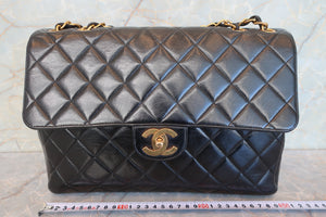 CHANEL Medium Matelasse single flap chain shoulder bag Lambskin Black/Gold hadware Shoulder bag 700100101