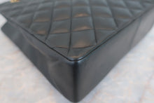 Load image into Gallery viewer, CHANEL Matelasse chain shoulder bag Lambskin Black/Gold hadware Shoulder bag 600050186
