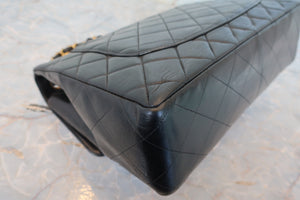 CHANEL Medium Matelasse single flap chain shoulder bag Lambskin Black/Gold hadware Shoulder bag 700100101