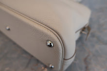 Load image into Gallery viewer, HERMES／BOLIDE 31 Clemence leather Craie A Engraving Shoulder bag 600090136
