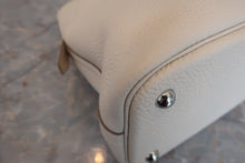 Load image into Gallery viewer, HERMES／BOLIDE 31 Clemence leather Craie A Engraving Shoulder bag 600090136
