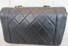 Load image into Gallery viewer, CHANEL Diana matelasse chain shoulder bag Lambskin Black/Gold hadware Shoulder bag 600080046
