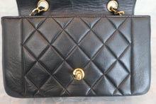 Load image into Gallery viewer, CHANEL Diana matelasse chain shoulder bag Lambskin Black/Gold hadware Shoulder bag 600080046
