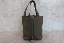 将图片加载到图库查看器，HERMES PICOTIN LOCK MM Clemence leather Vert olive □O刻印 Hand bag 800090143
