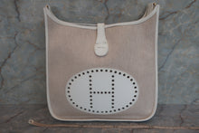 將圖片載入圖庫檢視器 HERMES／エルメス エブリン1GM トワルアッシュ/トリヨンクレマンス ベージュ/ホワイト □H刻印 ショルダーバッグ 700050081
