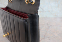将图片加载到图库查看器，CHANEL/香奈儿 coco小姐 V线 链条包 羊皮 Black/Gold hadware(黑色/金色金属) 肩背包 800060185
