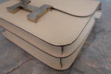 Load image into Gallery viewer, HERMES CONSTANCE3 24 Epsom leather Craie X Engraving Shoulder bag 600050175
