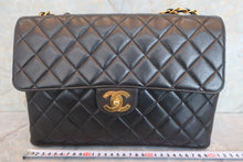 将图片加载到图库查看器，CHANEL/香奈儿 中号CF 单盖包 链条包 羊皮 Black/Gold hadware(黑色/金色金属) 肩背包 600080047
