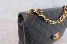 Load image into Gallery viewer, CHANEL Medium Matelasse single flap chain shoulder bag Lambskin Black/Gold hadware Shoulder bag 600080047
