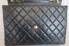 Load image into Gallery viewer, CHANEL Medium Matelasse single flap chain shoulder bag Lambskin Black/Gold hadware Shoulder bag 600080047
