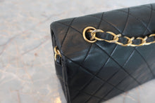 Load image into Gallery viewer, CHANEL Mini Full Flap chain shoulder bag Lambskin Black/Gold hadware Shoulder bag 800050010
