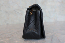 Load image into Gallery viewer, CHANEL Mini Full Flap chain shoulder bag Lambskin Black/Gold hadware Shoulder bag 800050010
