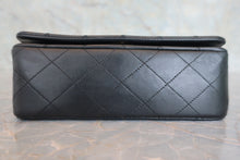 Load image into Gallery viewer, CHANEL Mini Full Flap chain shoulder bag Lambskin Black/Gold hadware Shoulder bag 800050010
