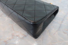 Load image into Gallery viewer, CHANEL Mini Full Flap chain shoulder bag Lambskin Black/Gold hadware Shoulder bag 800050010
