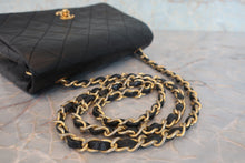 Load image into Gallery viewer, CHANEL Mini Full Flap chain shoulder bag Lambskin Black/Gold hadware Shoulder bag 800050010
