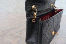Load image into Gallery viewer, CHANEL Mini Full Flap chain shoulder bag Lambskin Black/Gold hadware Shoulder bag 800050010
