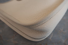 将图片加载到图库查看器，HERMES  EVELYNE TPM Clemence leather Nata Z刻印 Shoulder bag 700080024
