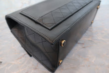 Load image into Gallery viewer, CHANEL Trapezoid chain shoulder bag Lambskin Black/Gold hadware Shoulder bag 700110141
