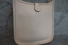 将图片加载到图库查看器，HERMES  EVELYNE TPM Clemence leather Nata Z刻印 Shoulder bag 700080024

