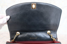 Load image into Gallery viewer, CHANEL  Diana matelasse chain shoulder bag Lambskin Black/Gold hadware Shoulder bag 700110152
