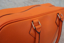 Load image into Gallery viewer, HERMES PLUME 28 Epsom leather Orange □J Engraving Hand bag 800060142
