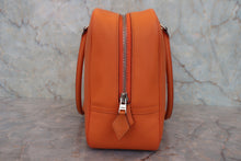 Load image into Gallery viewer, HERMES PLUME 28 Epsom leather Orange □J Engraving Hand bag 800060142
