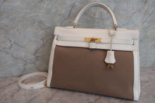 Load image into Gallery viewer, HERMES KELLY 35 Gulliver leather/Toile officier White/Brown 〇U Engraving Shoulder bag 600090122
