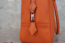 Load image into Gallery viewer, HERMES PLUME 28 Epsom leather Orange □J Engraving Hand bag 800060142
