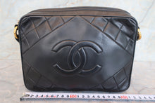 Load image into Gallery viewer, CHANEL Matelasse fringe shoulder bag Lambskin Black/Gold hadware Shoulder bag 700110132
