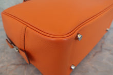 Load image into Gallery viewer, HERMES PLUME 28 Epsom leather Orange □J Engraving Hand bag 800060142
