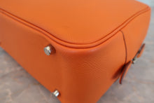 Load image into Gallery viewer, HERMES PLUME 28 Epsom leather Orange □J Engraving Hand bag 800060142
